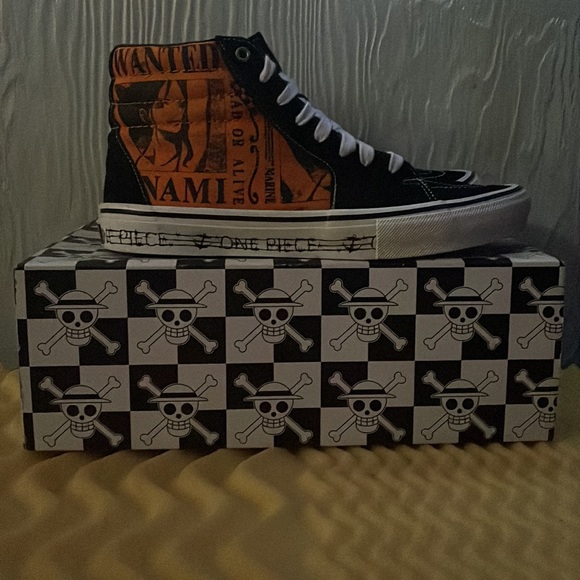 Vans One Piece Limited Edition Nami Size 11.5 Mens - Picture 2 of 5
